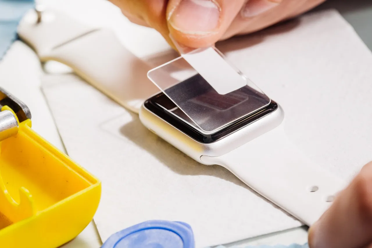 高雄專業貼膜店家，手錶貼膜、手機螢幕貼推薦