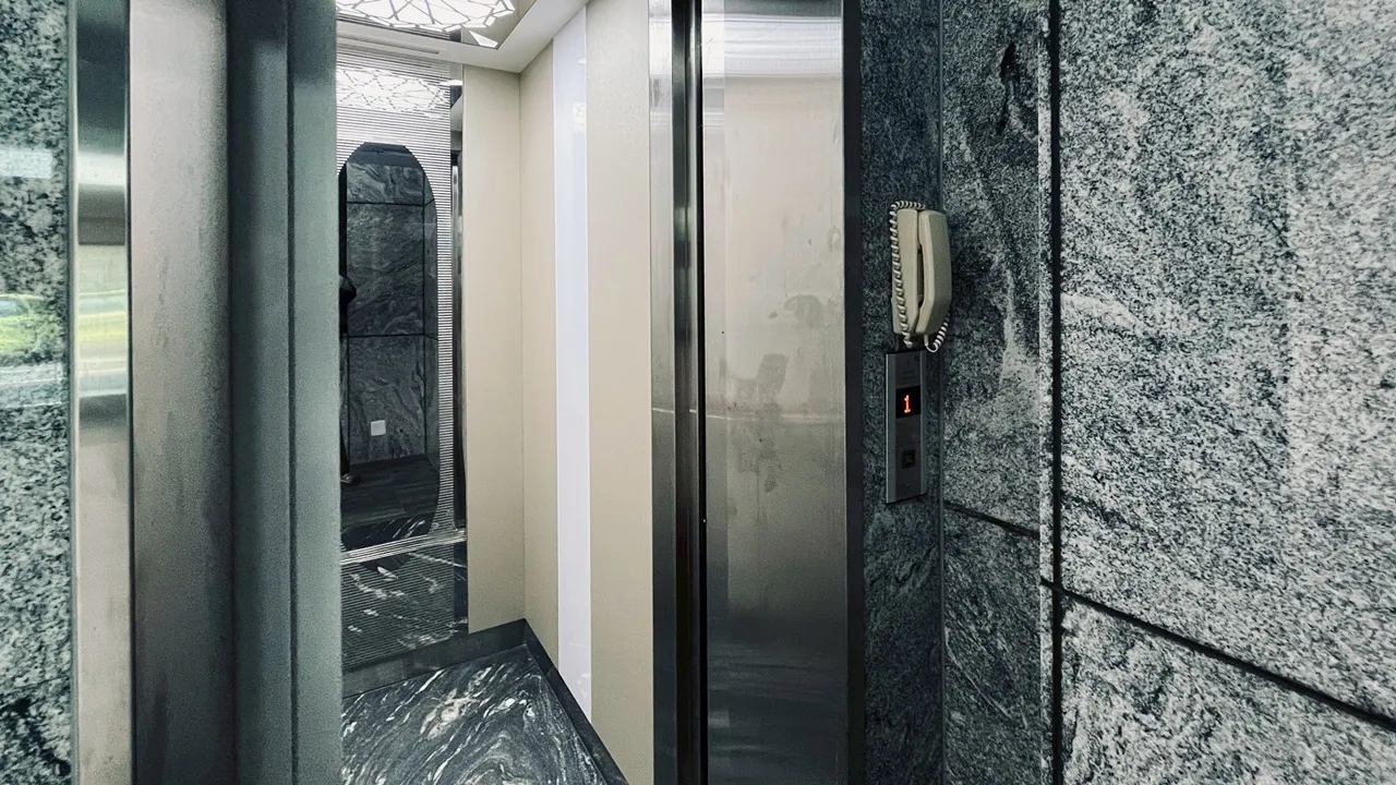 屏東東港電梯民宿推薦：長輩家庭、親子旅遊、嬰兒車上下樓都合適