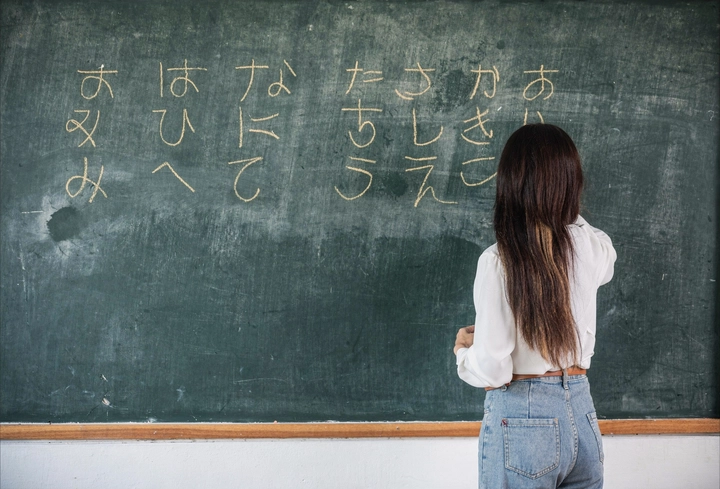 日文初學者真正的困難往往不在於「要不要學」，而在於「如何開始」，以及「選擇何種學習方式」。